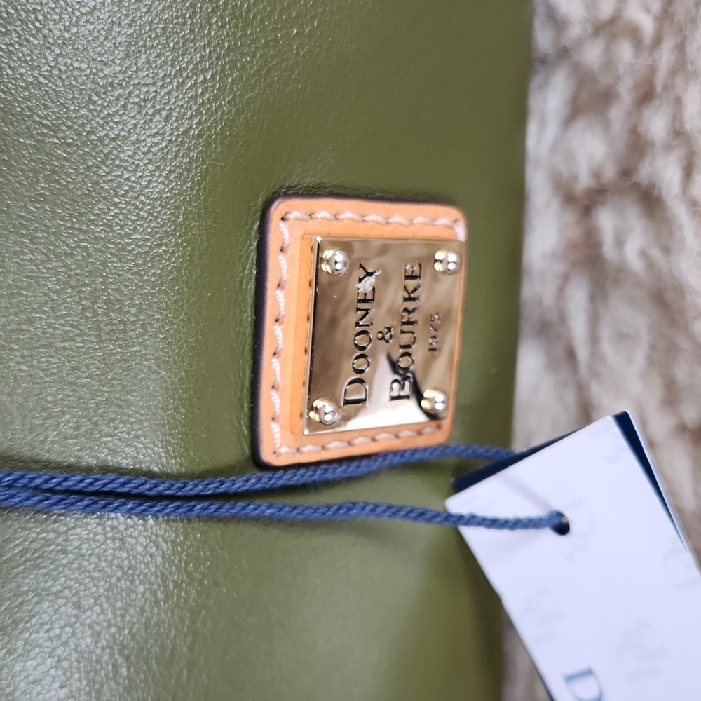 NWT Dooney & Bourke Olive Green Leather Kisslock Large Framed Purse π«πβ€οΈπ - Picture 3 of 16